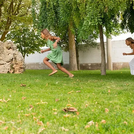 לינה וארוחת בוקר La Ferula 3*